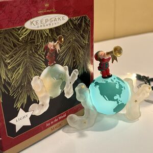 Hallmark Christmas Ornament Joy To The World Elf Trumpet MAGIC Lights Up 1997